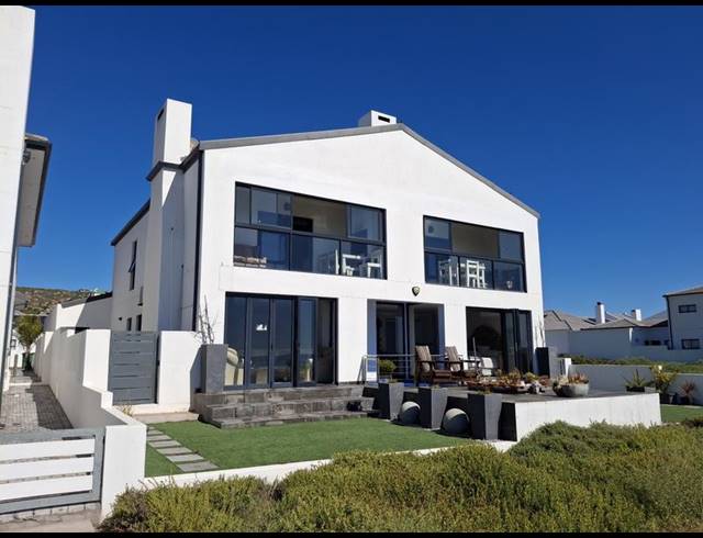 5 BEDROOM HOUSE FOR SALE IN SANDY POINT